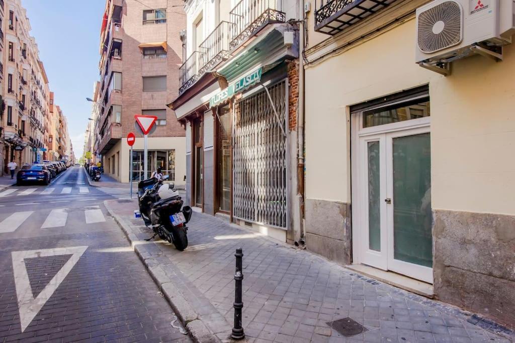 Appartamento Cool Deluxe Interior Design A 2 Min De Gran Via Madrid Esterno foto